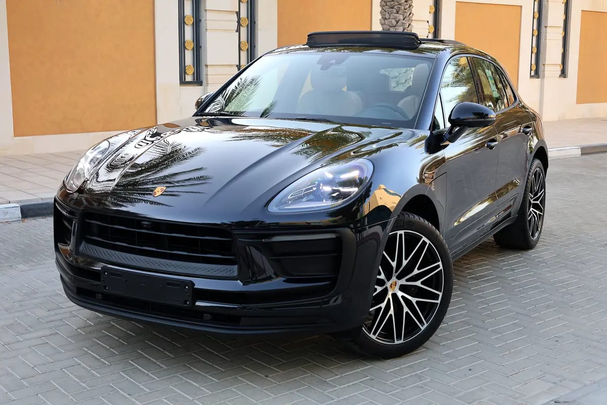 2024 Porsche Macan-46000KM - GCC Specs -UNDER WARRANTY  SERVICE- Brand New - Image 1