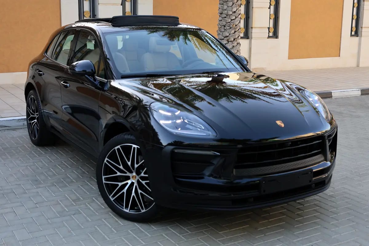 2024 Porsche Macan-46000KM - GCC Specs -UNDER WARRANTY  SERVICE- Brand New - Thumbnail 2
