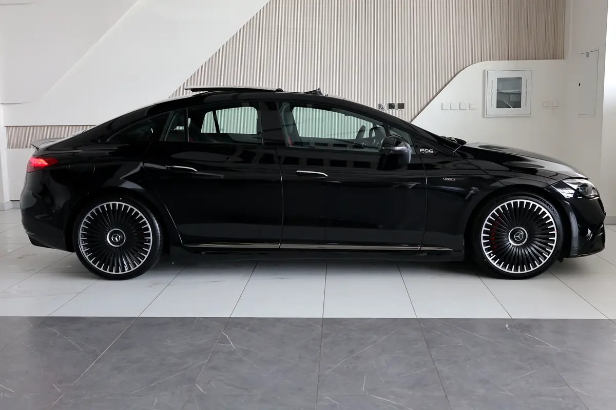 2024 Mercedes-Benz EQE 53 AMG 4MATIC+ -500KM- GCC Specs- Brand New-Under Warranty &amp; service - Thumbnail 8