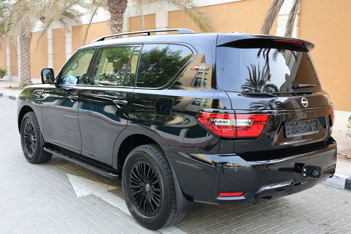 NISSAN Patrol-2024-LE PLATINUM-BLACK EDITION-33000KM-UNDER WARRANTY-GCC SPECS - Thumbnail 8