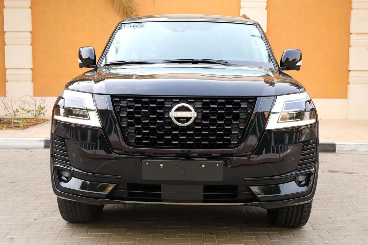 NISSAN Patrol-2024-LE PLATINUM-BLACK EDITION-33000KM-UNDER WARRANTY-GCC SPECS - Thumbnail 9