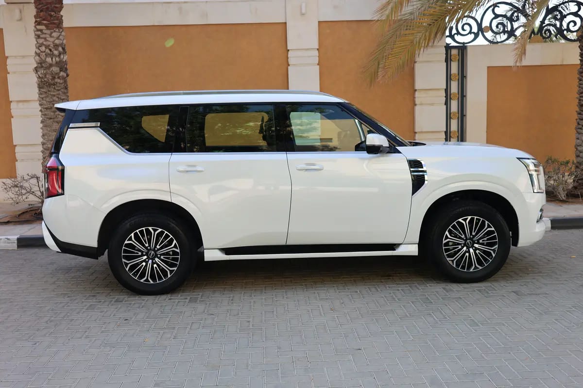 2025 Nissan Patrol SE Platinum - 49000KM-UNDER WARRANT  SERVICE-GCC Specs - Brand New - Thumbnail 5