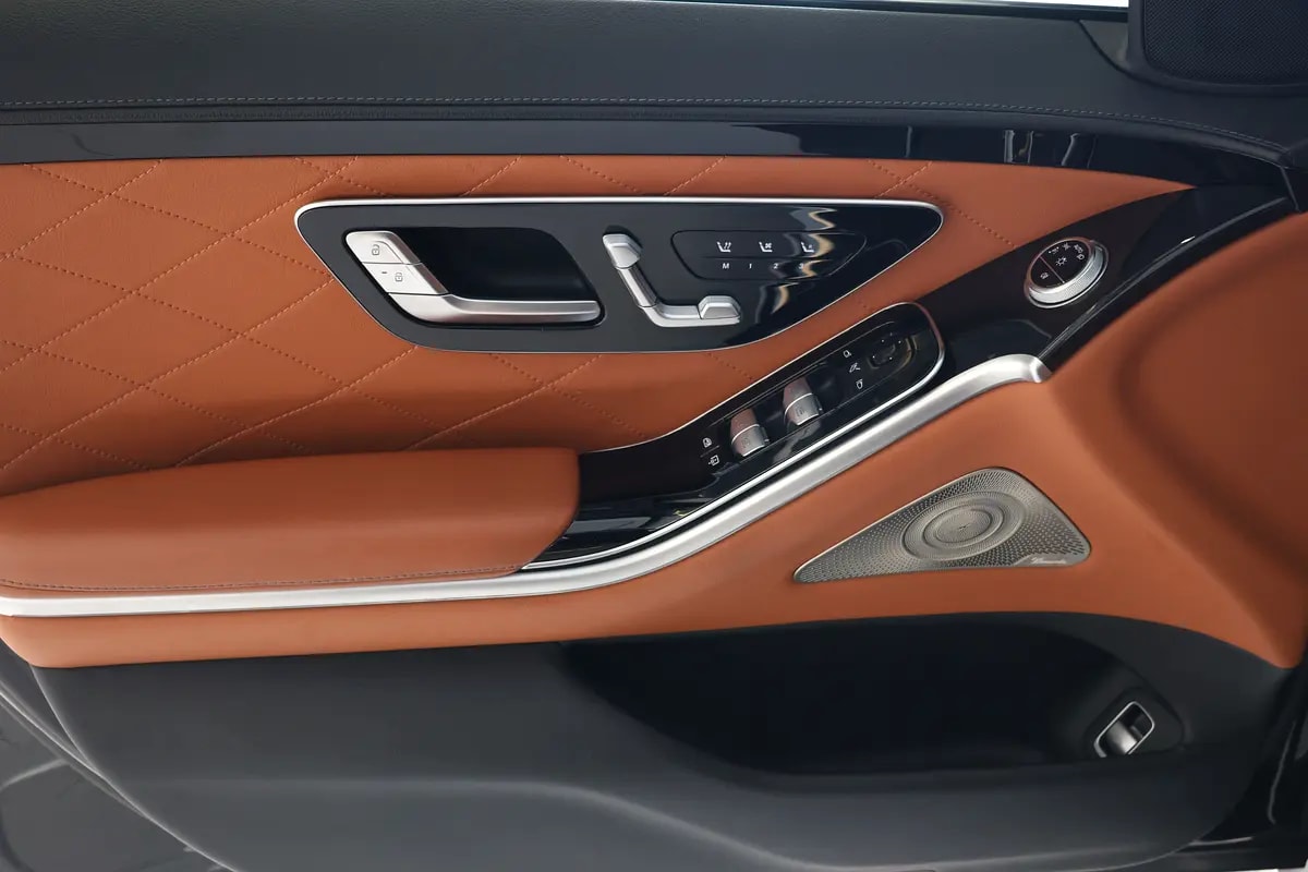 S500 4MATIC - GCC SPECS - WARRANTY / SERVICE 105,000 KM - FULL SERVICE HISTORY - ACCIDENT FREE - - Thumbnail 9