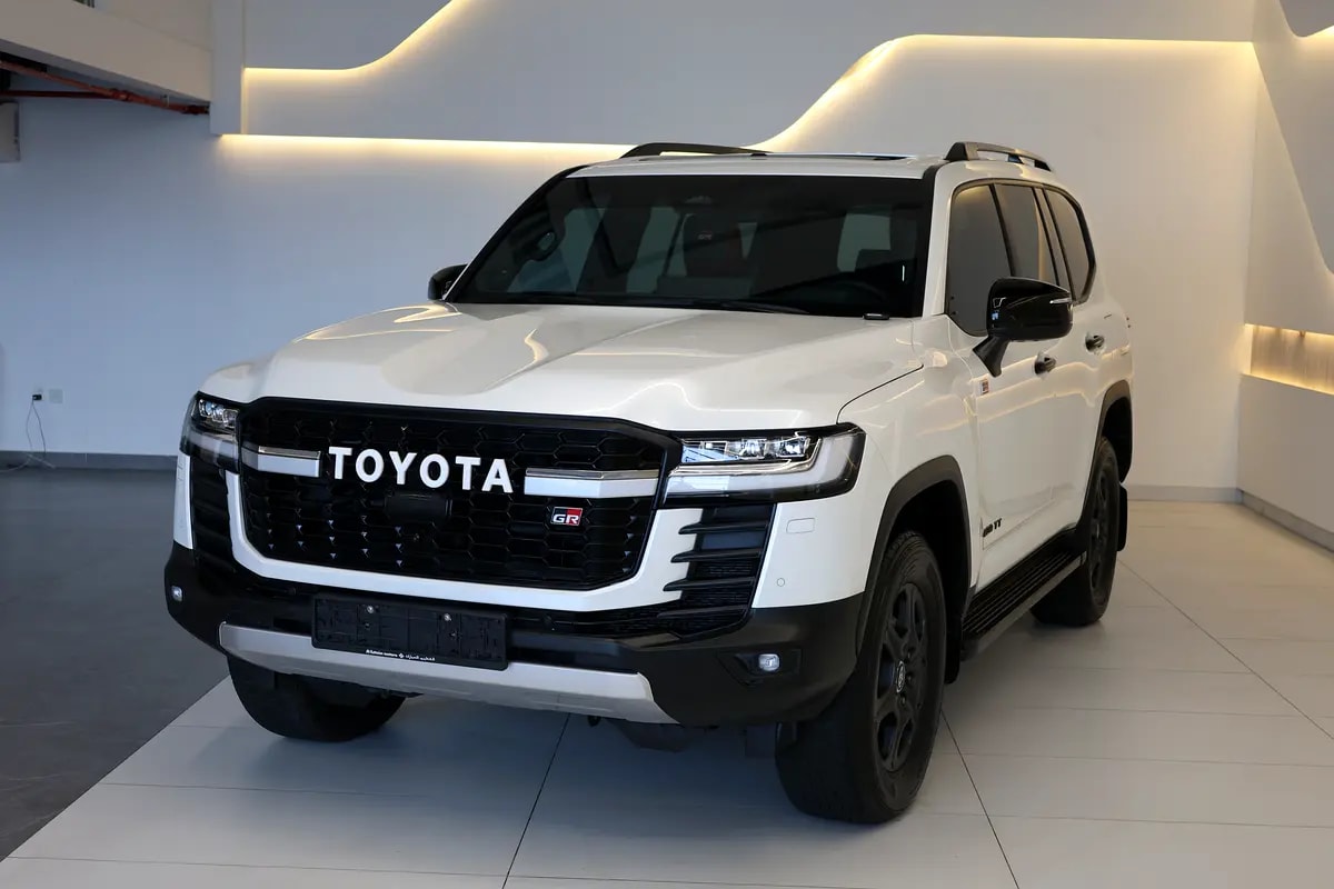 TOYOTA LAND CRUISER GR SPORT 409 TT - 5 YEARS UNDER WARRANTY - GCC SPECS - ACCIDENT FREE - - Thumbnail 3