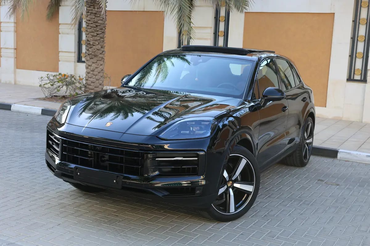 Porsche Cayenne  2024-62000KM-GCC SPECS-5 YEAR  WARRANTY AND  SERVICE CONTRACT  OR 2029 - Image 1