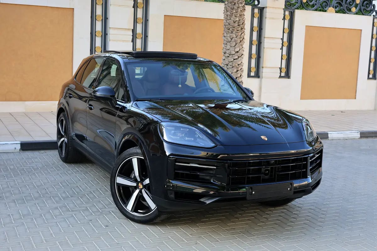 Porsche Cayenne  2024-62000KM-GCC SPECS-5 YEAR  WARRANTY AND  SERVICE CONTRACT  OR 2029