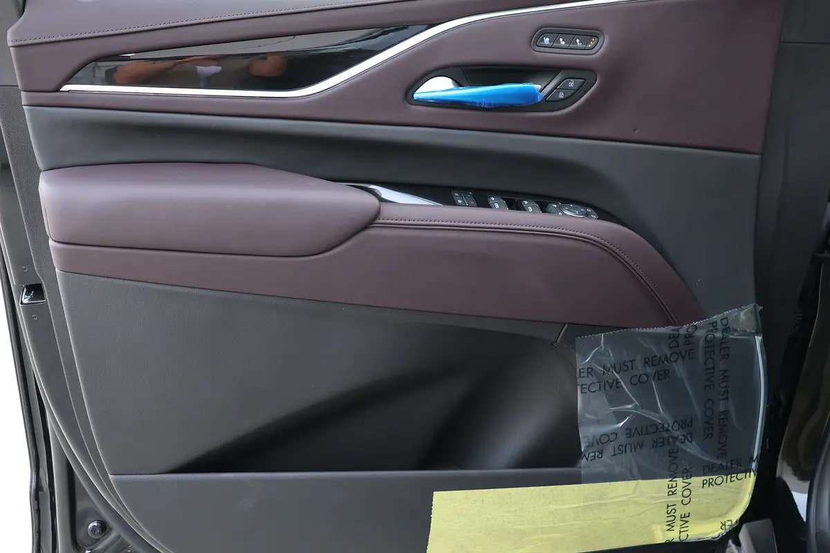 CADILLAC ESCALADE 600 SPORT PLATINUM-0KM-2024-GCC SPECS-UNDER WARRANTY  SERVICE-BRAND NEW - Thumbnail 9