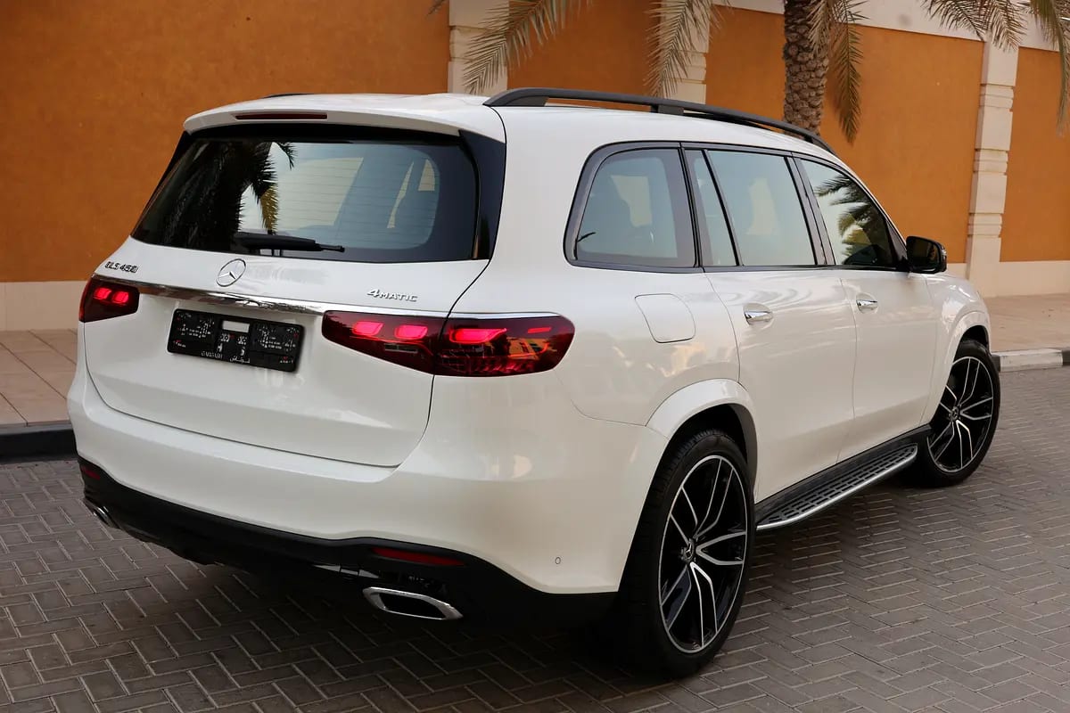 MERCEDES-BENZ GLS450-4MATIC-2024-13000KM-GCC SPECS-UNDER WARRANTY-NIGHT PACKAGE - Thumbnail 3
