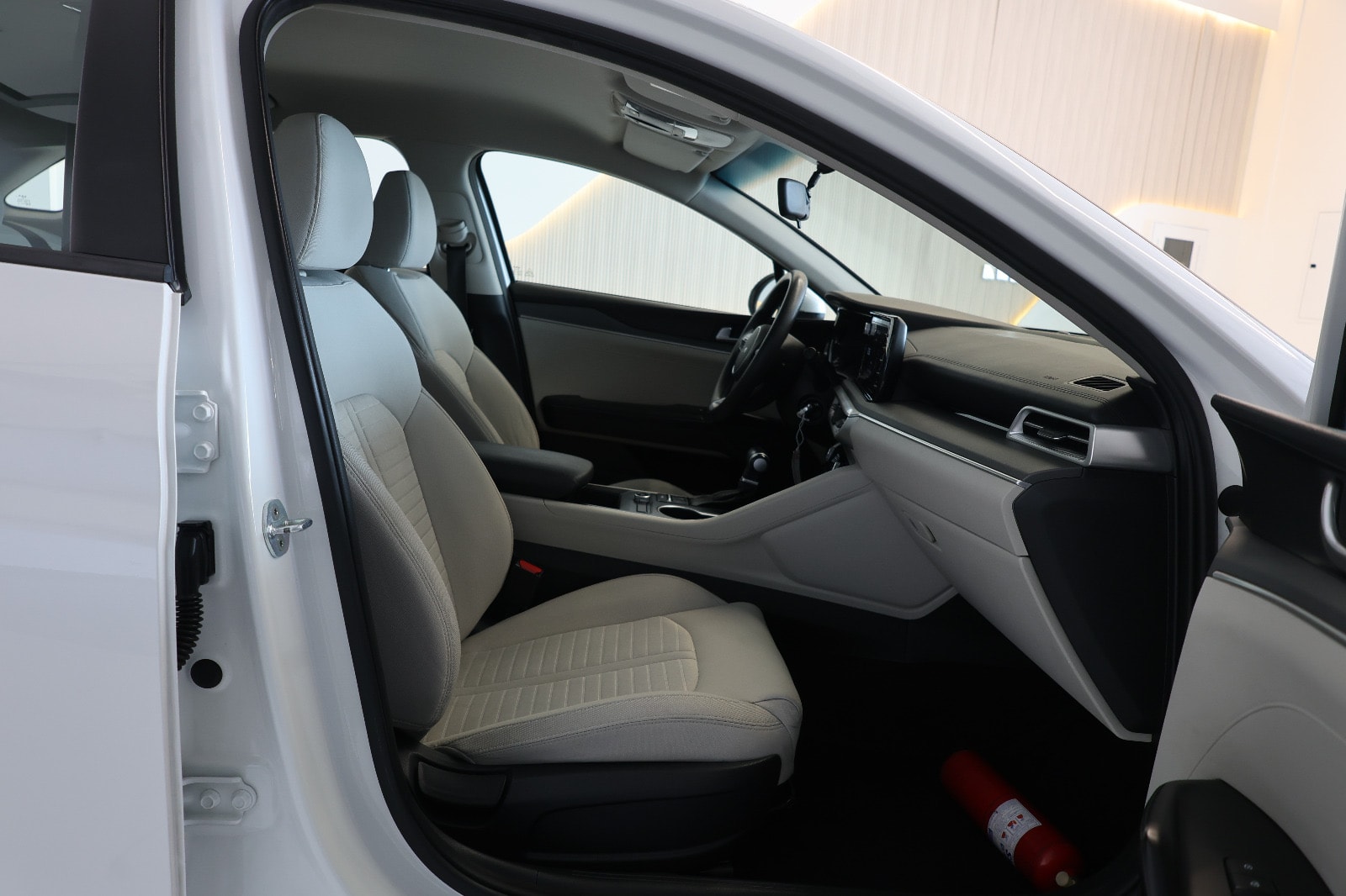 Kia K5 Base 2022 - 83000KM- GCC Specs-Excellent Condition - Thumbnail 13