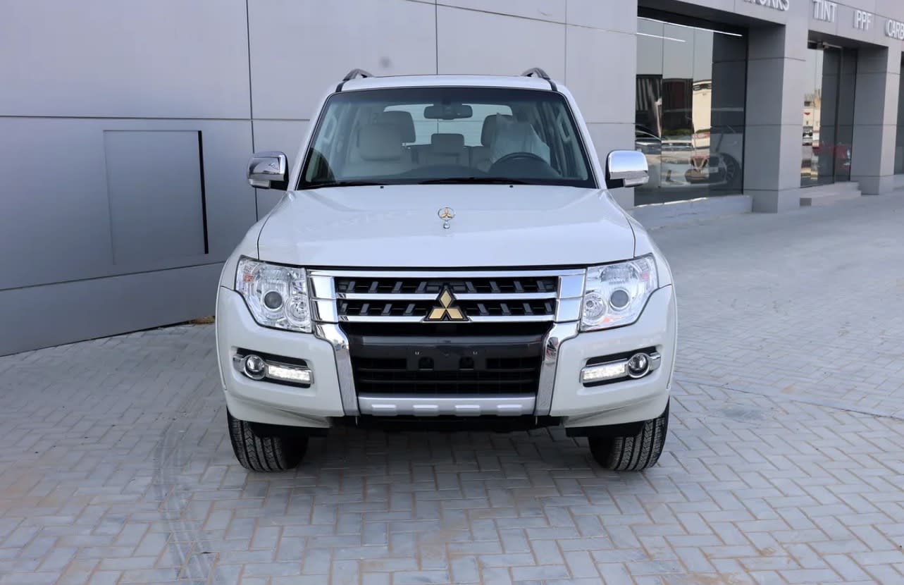 Mitsubishi Pajero GLS-2022-60,000KM-GCC Specs-Excellent Condition  - Thumbnail 4