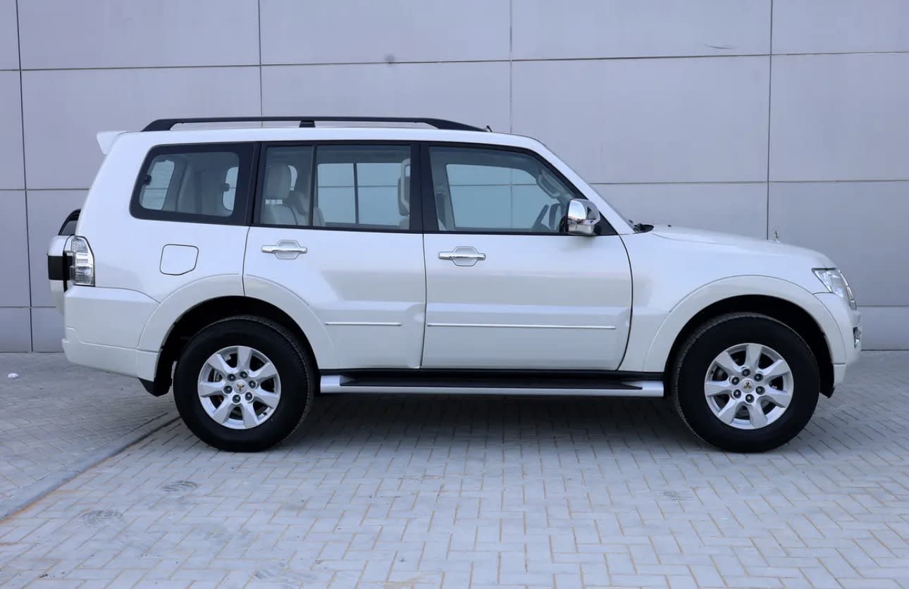 Mitsubishi Pajero GLS-2022-60,000KM-GCC Specs-Excellent Condition  - Thumbnail 6