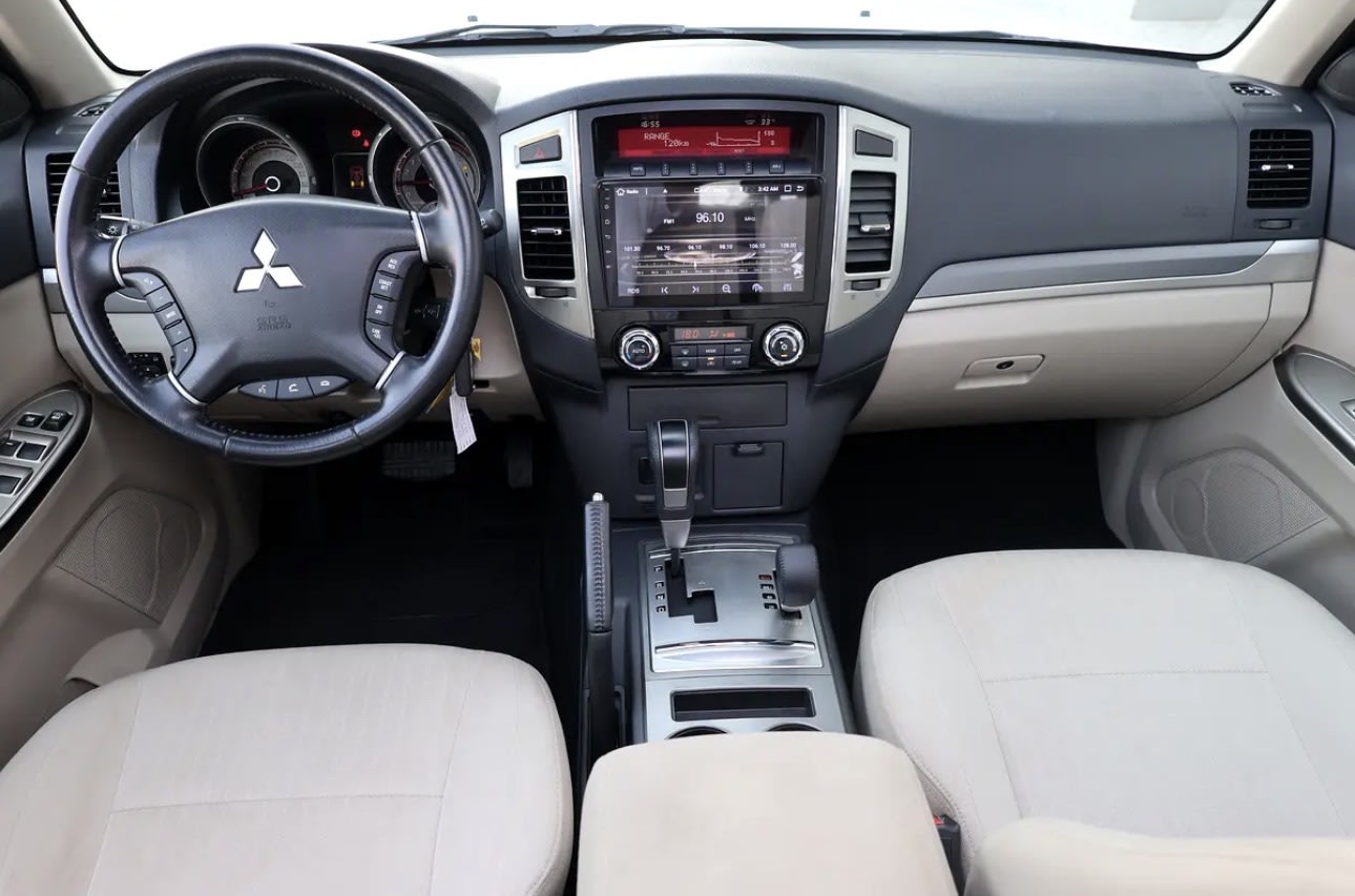 Mitsubishi Pajero GLS-2022-60,000KM-GCC Specs-Excellent Condition  - Thumbnail 10