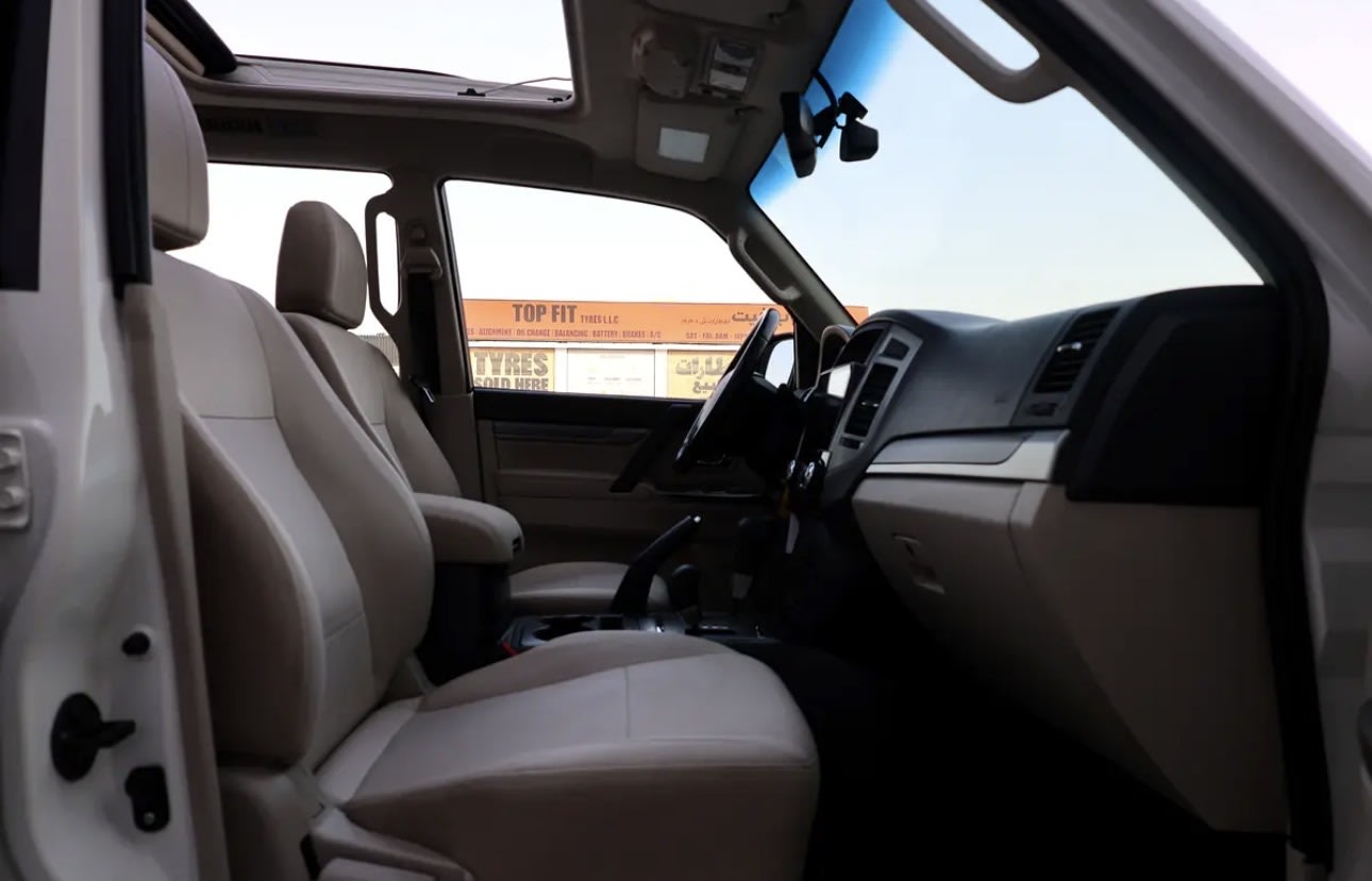 Mitsubishi Pajero GLS-2022-60,000KM-GCC Specs-Excellent Condition  - Thumbnail 13