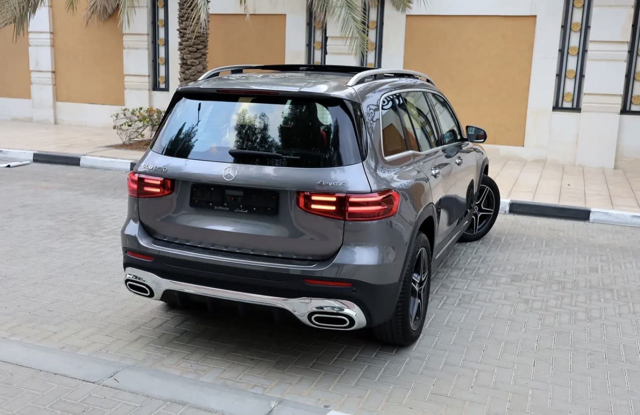 Mercedes-Benz GLB 250-4 Matic AMG -Under warranty &service  - Thumbnail 2