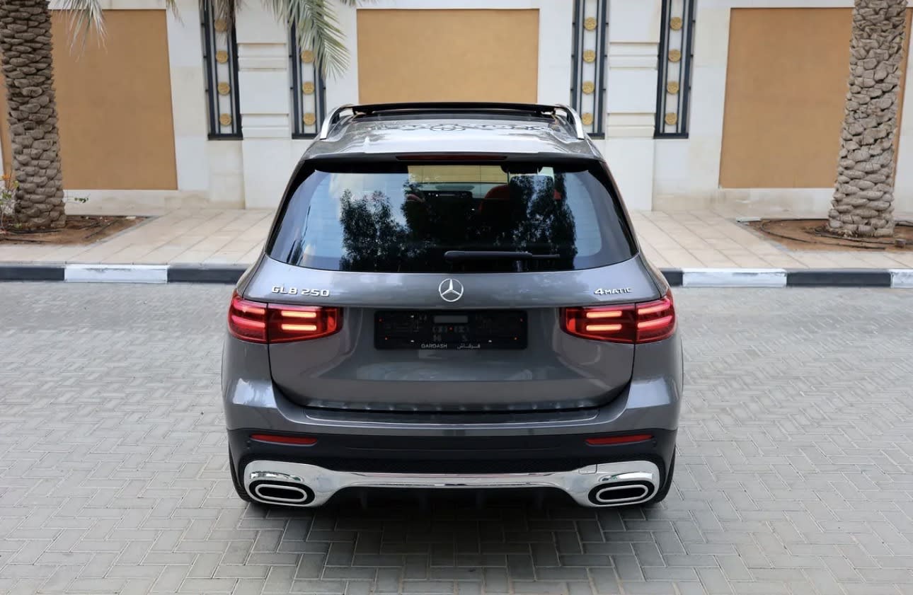 Mercedes-Benz GLB 250-4 Matic AMG -Under warranty &service  - Thumbnail 4