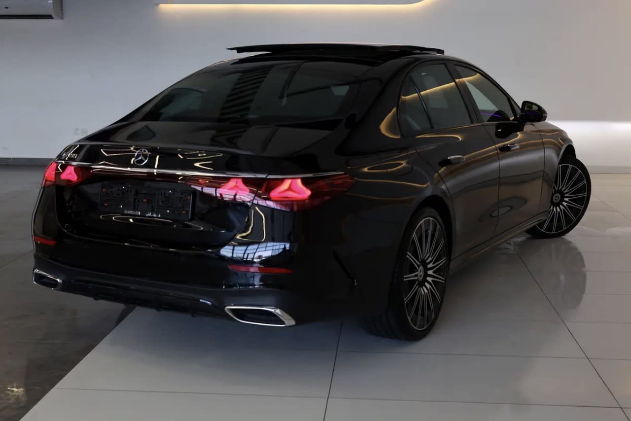 Brand new 2025 Mercedes-Benz E 300 - Thumbnail 3