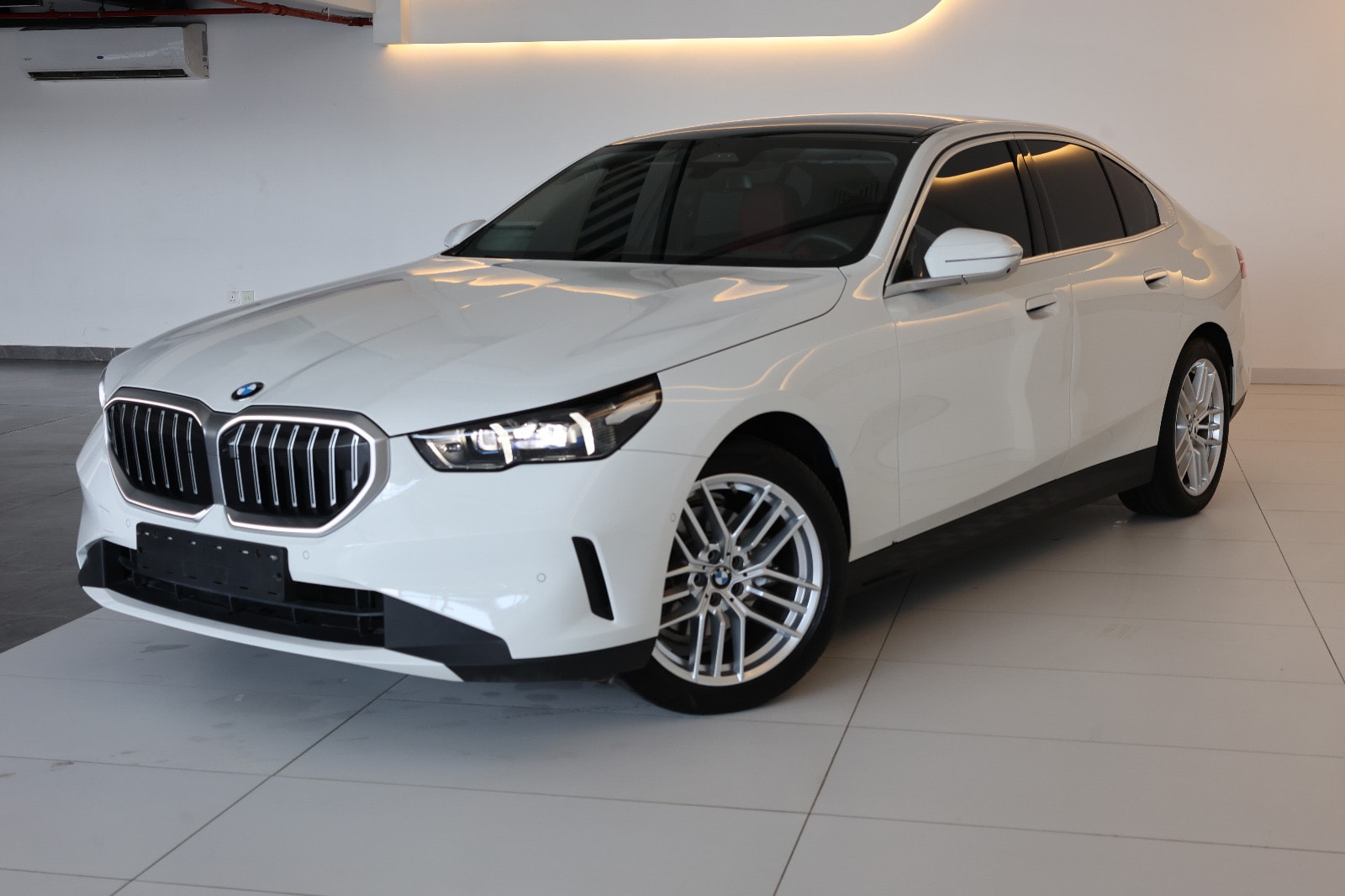 2026 BMW 520i - Image 1