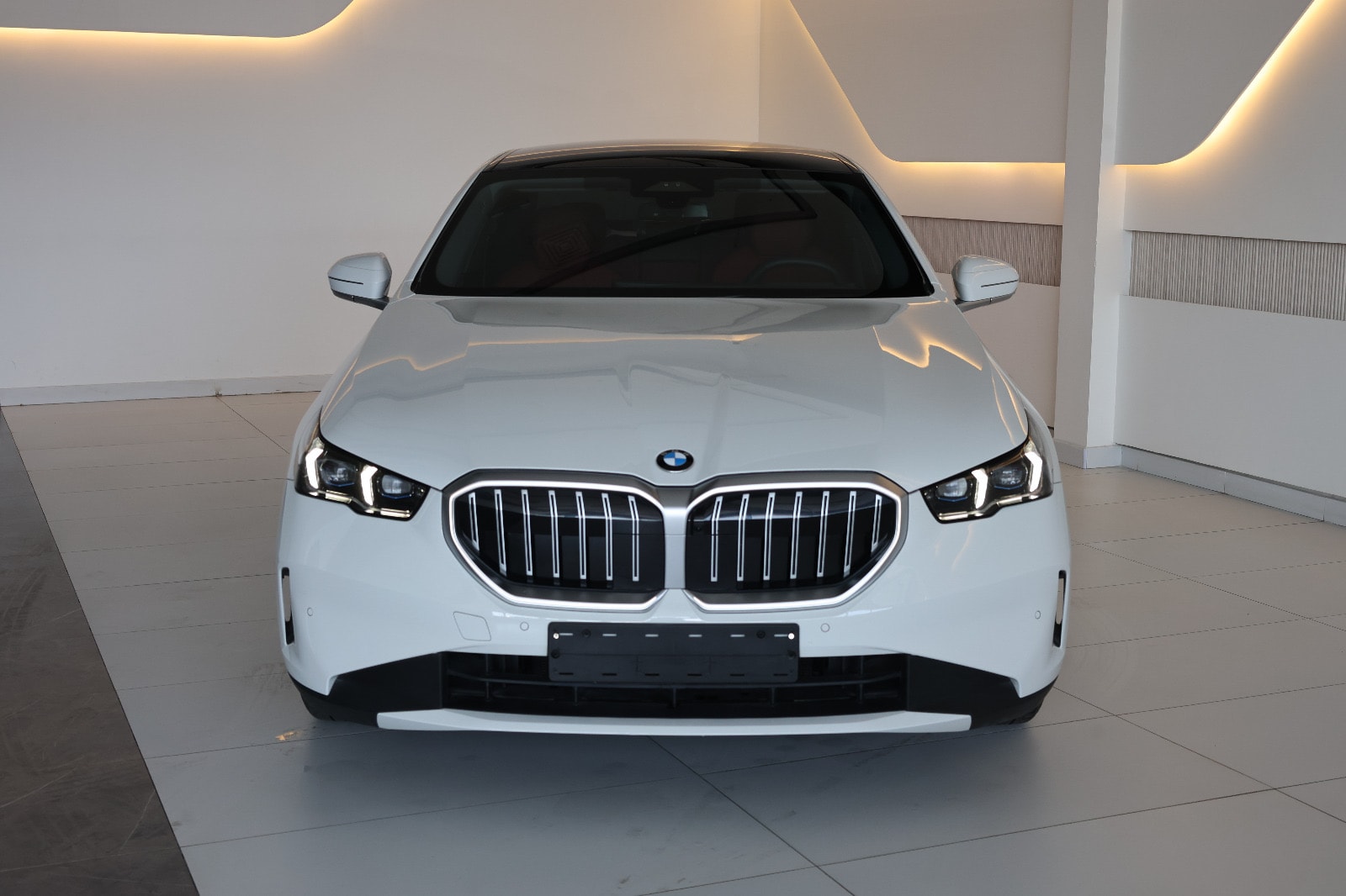 2026 BMW 520i - Thumbnail 5