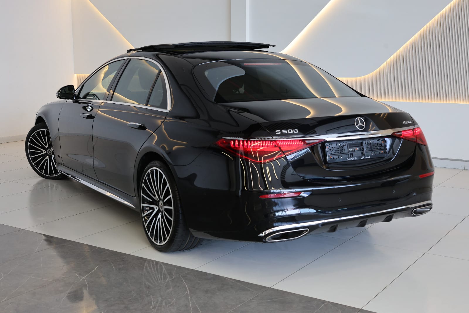 Mercedes- benz S500 4 matic-under warranty and service  - Thumbnail 4