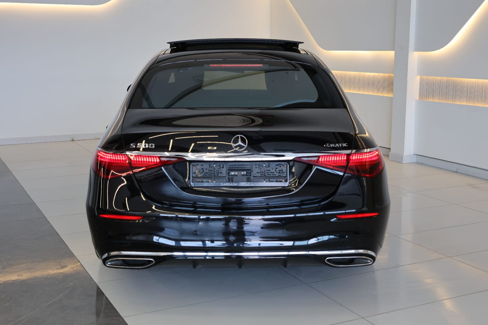 Mercedes- benz S500 4 matic-under warranty and service  - Thumbnail 6