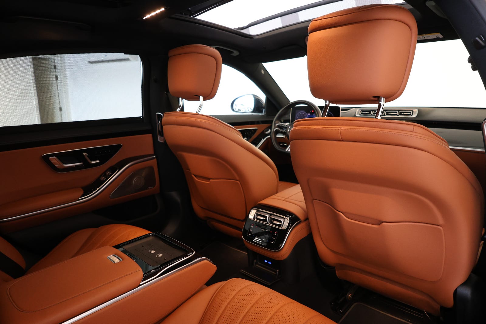 Mercedes- benz S500 4 matic-under warranty and service  - Thumbnail 16