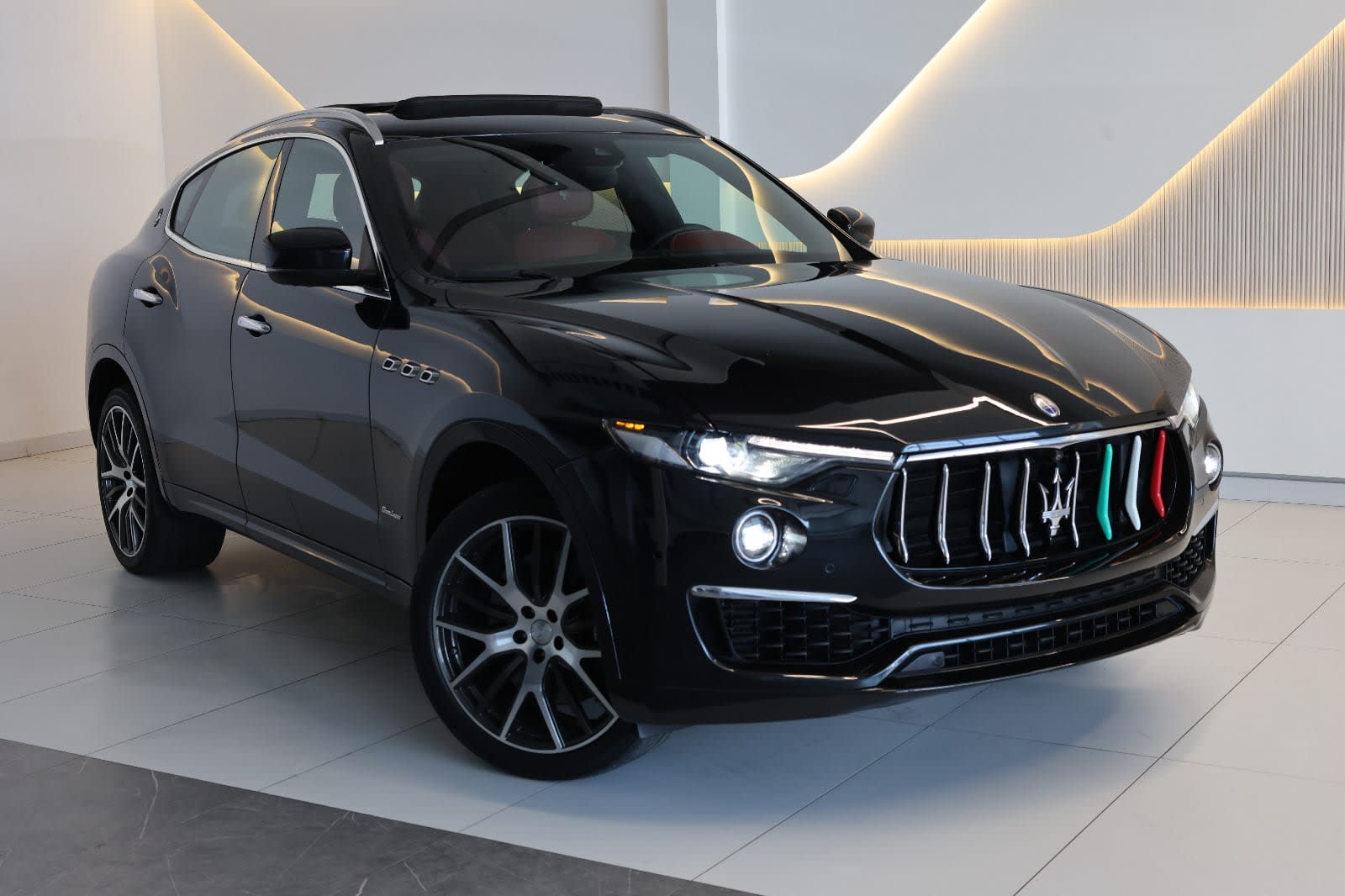 Maserati Levante SQ4 granlusso -2019 -132000KM- GCC Specs-Excellent Condition  - Image 1