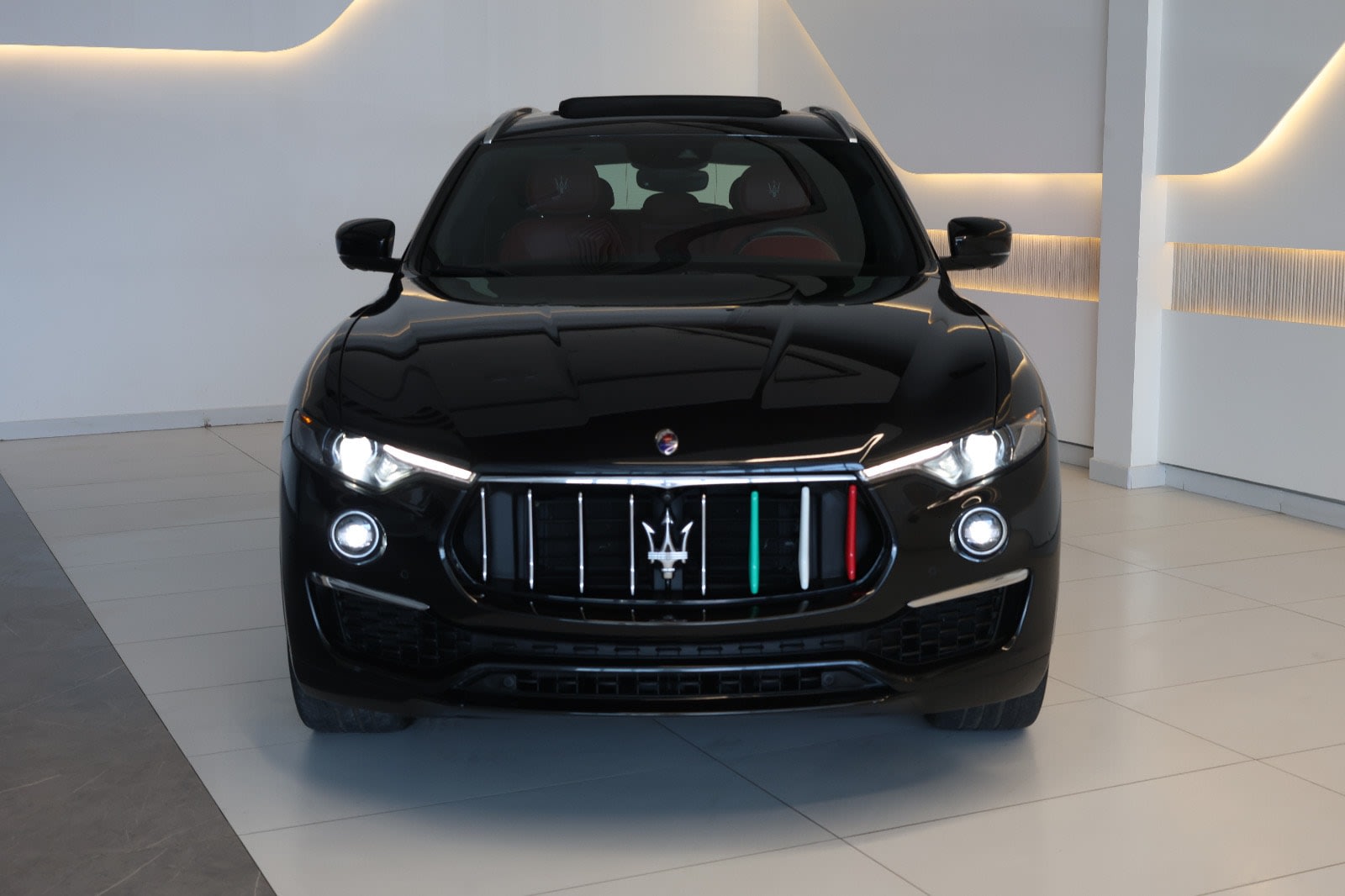 Maserati Levante SQ4 granlusso -2019 -132000KM- GCC Specs-Excellent Condition  - Thumbnail 3