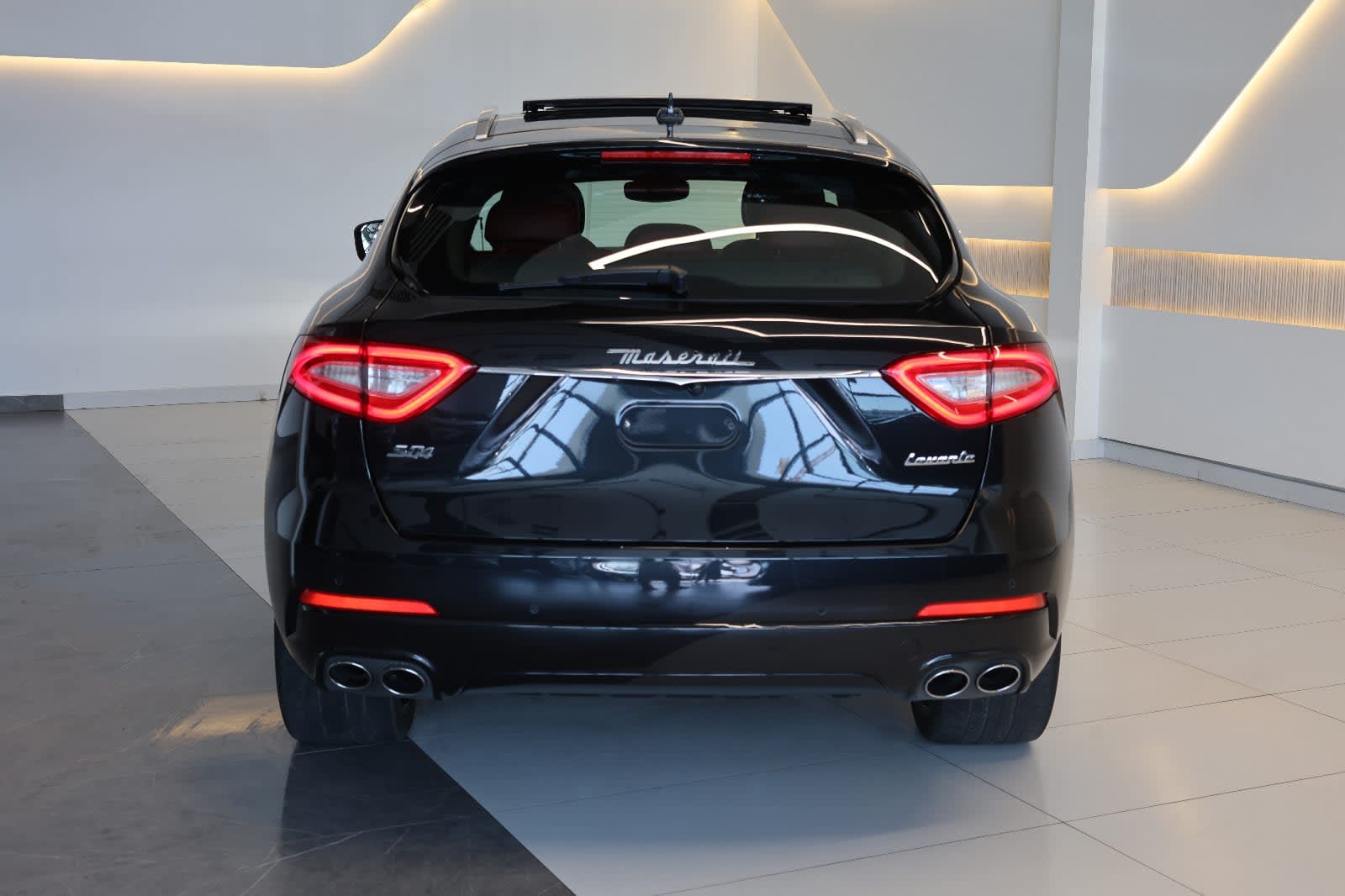 Maserati Levante SQ4 granlusso -2019 -132000KM- GCC Specs-Excellent Condition  - Thumbnail 4