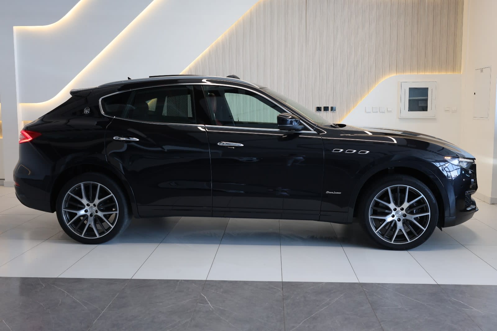 Maserati Levante SQ4 granlusso -2019 -132000KM- GCC Specs-Excellent Condition  - Thumbnail 5