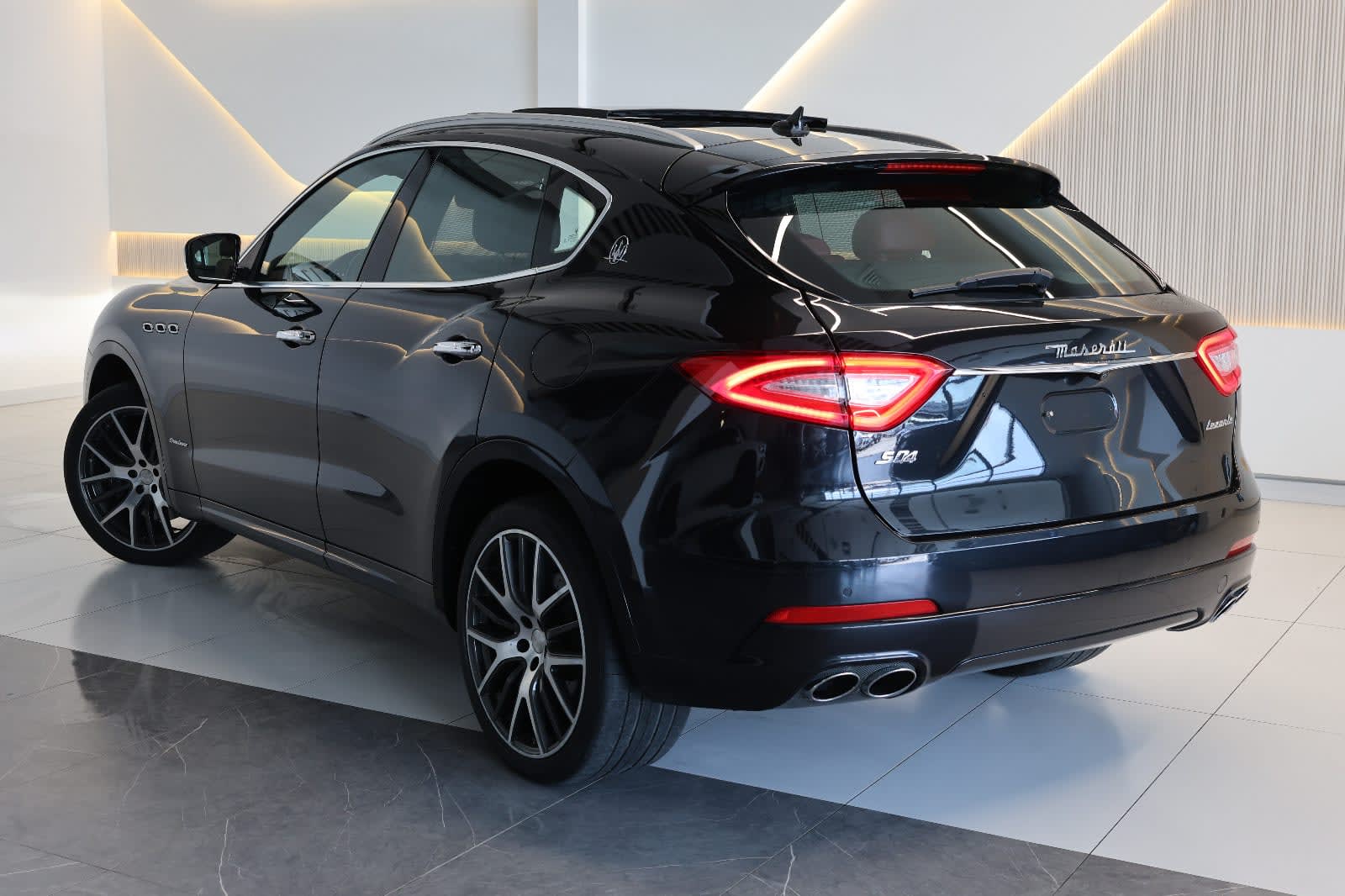 Maserati Levante SQ4 granlusso -2019 -132000KM- GCC Specs-Excellent Condition  - Thumbnail 6
