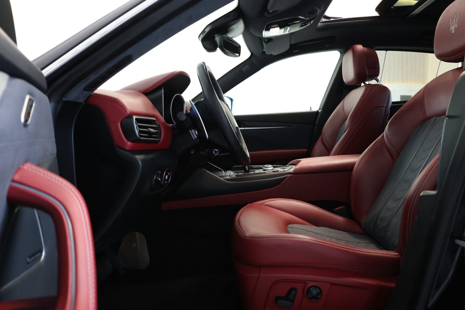 Maserati Levante SQ4 granlusso -2019 -132000KM- GCC Specs-Excellent Condition  - Thumbnail 9