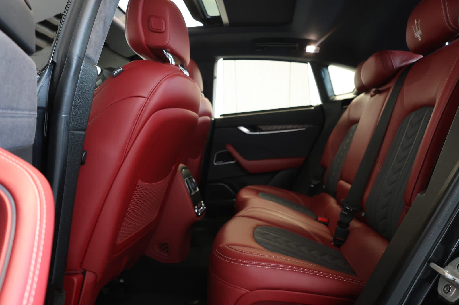 Maserati Levante SQ4 granlusso -2019 -132000KM- GCC Specs-Excellent Condition  - Thumbnail 17