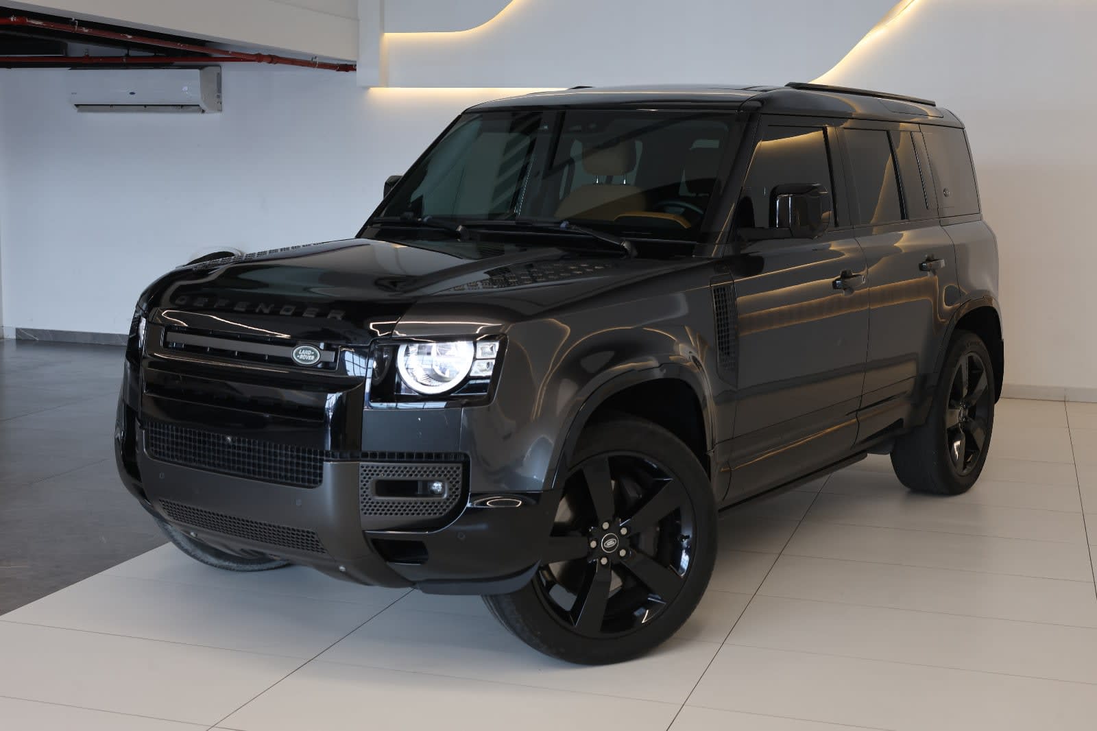 2023 Land Rover Defender 110 S. - GCC spec - 63000KM-Excellent condition. - Image 1