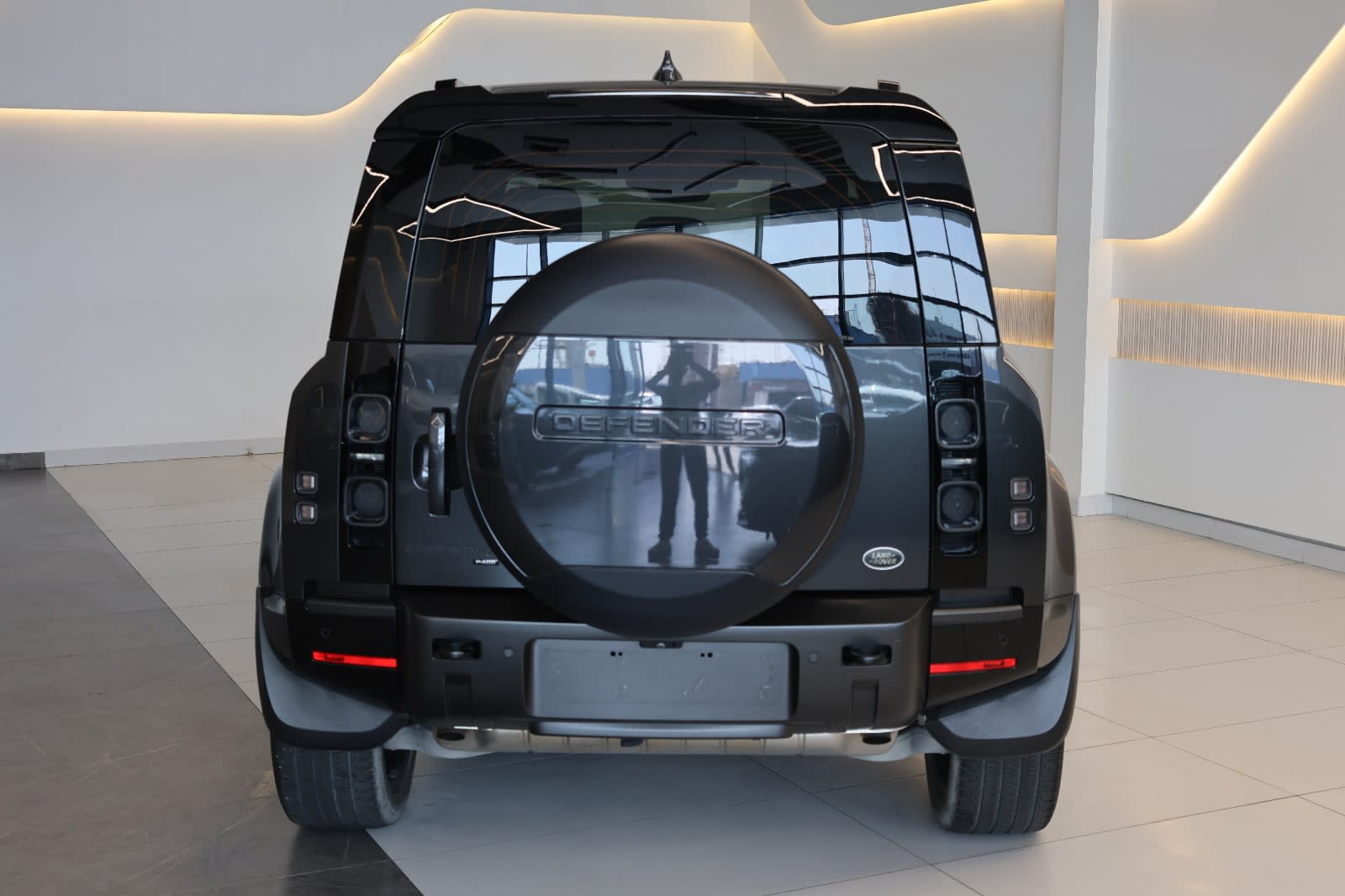 2023 Land Rover Defender 110 S. - GCC spec - 63000KM-Excellent condition. - Thumbnail 5