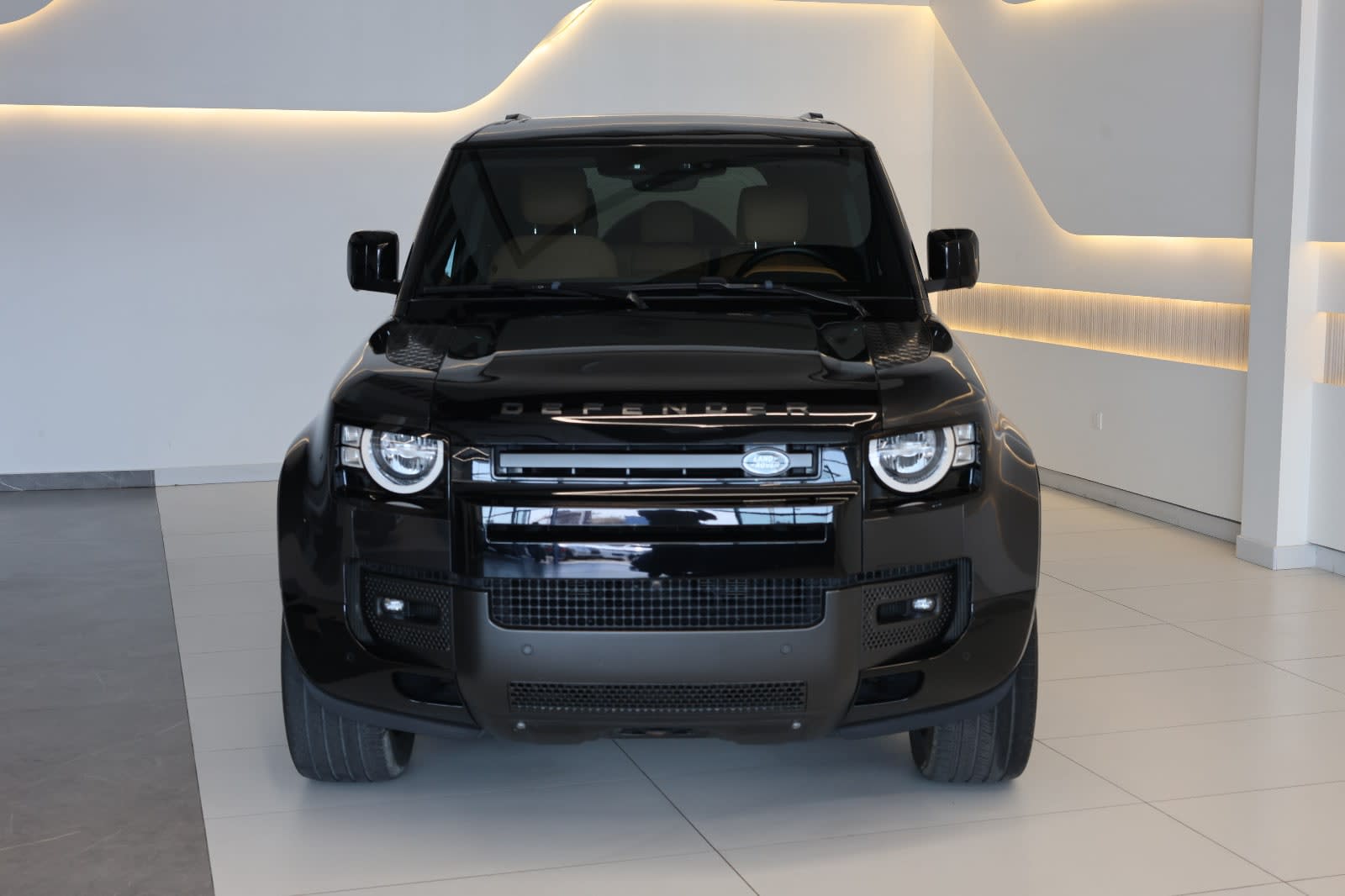 2023 Land Rover Defender 110 S. - GCC spec - 63000KM-Excellent condition. - Thumbnail 6