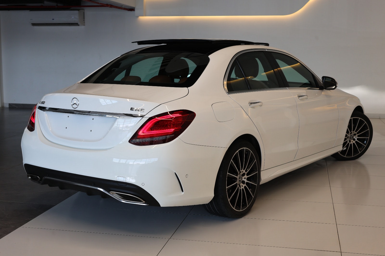 Mercedes-Benz C-Class C200 2020 | GCC Specs | Pristine Condition - Thumbnail 4