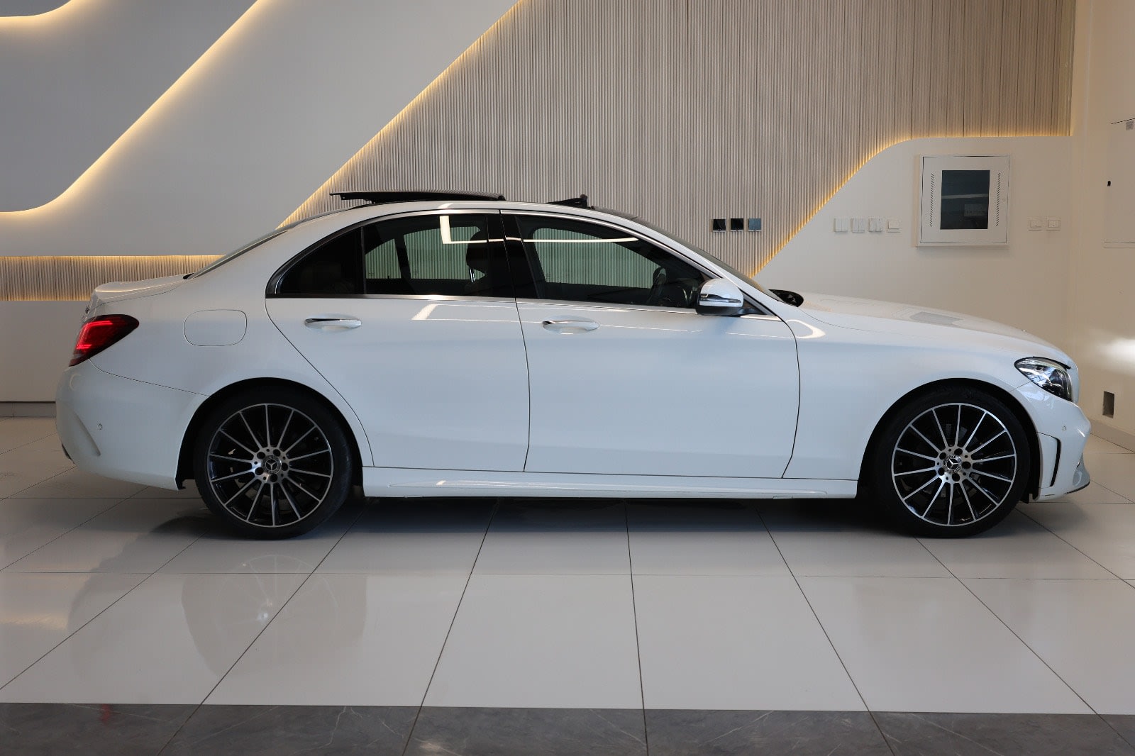 Mercedes-Benz C-Class C200 2020 | GCC Specs | Pristine Condition - Thumbnail 5