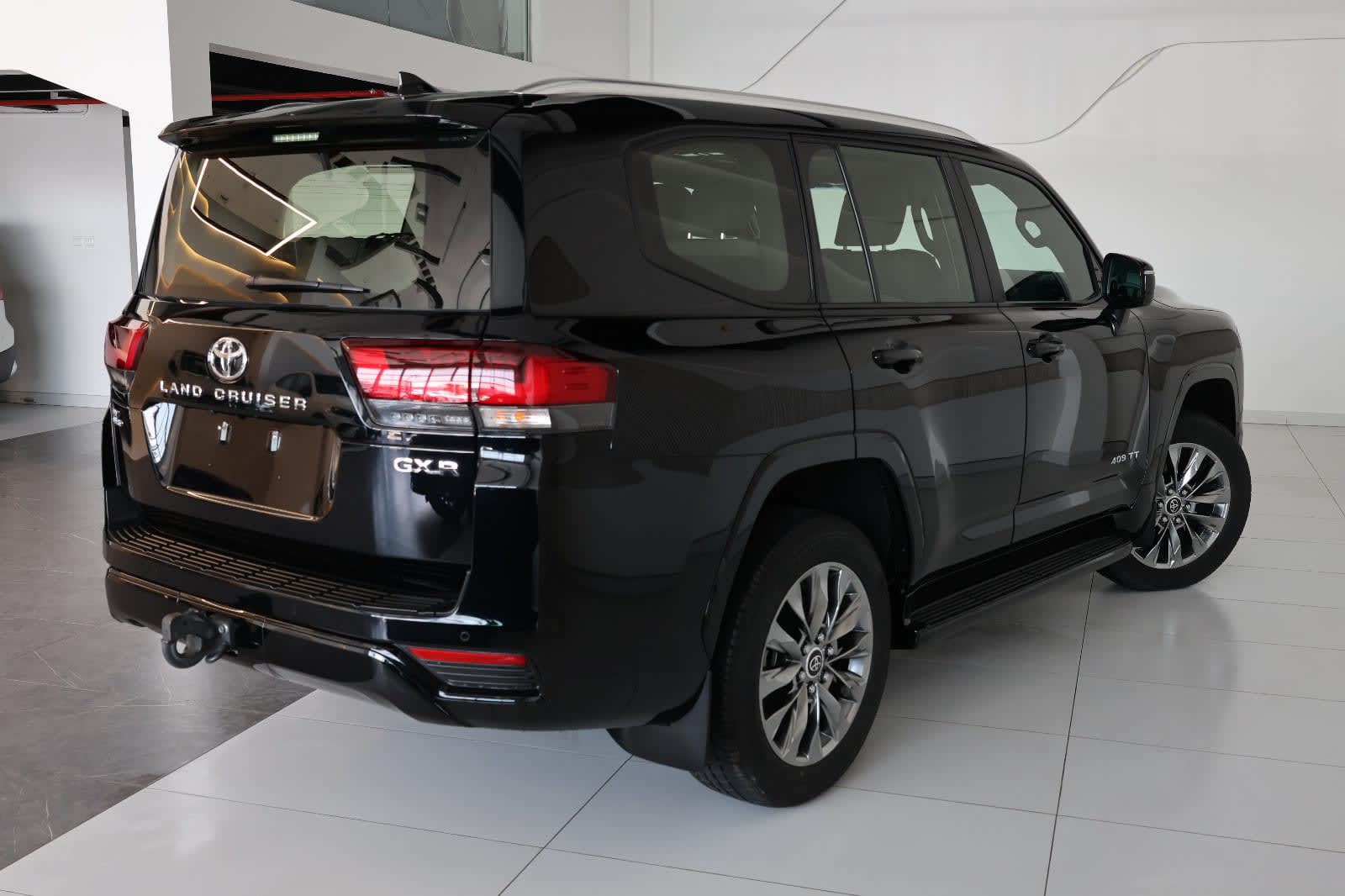 Toyota Land Cruiser 2023 GXR - GCC Specs - Low Mileage 47000km-Excellent condition - Thumbnail 3