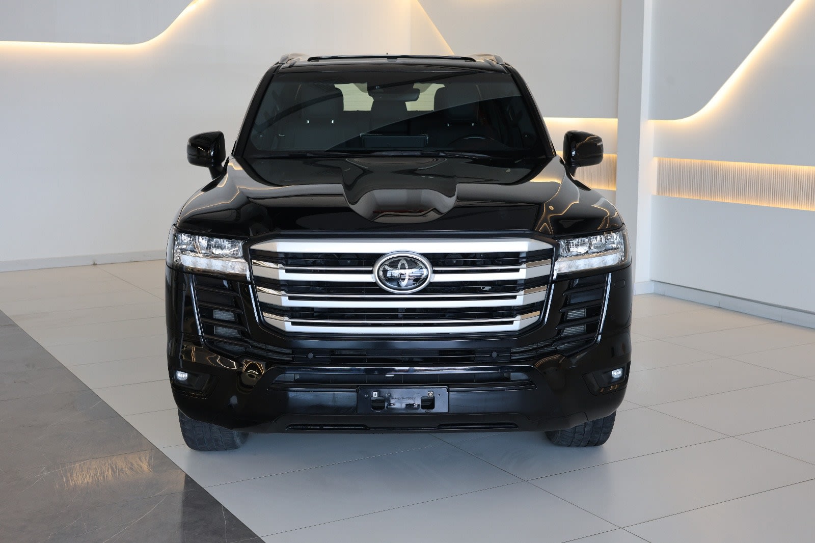 Toyota Land Cruiser 2023 GXR - GCC Specs - Low Mileage 47000km-Excellent condition - Thumbnail 5