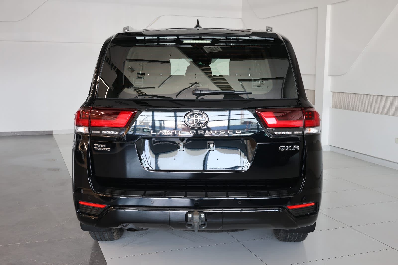 Toyota Land Cruiser 2023 GXR - GCC Specs - Low Mileage 47000km-Excellent condition - Thumbnail 6