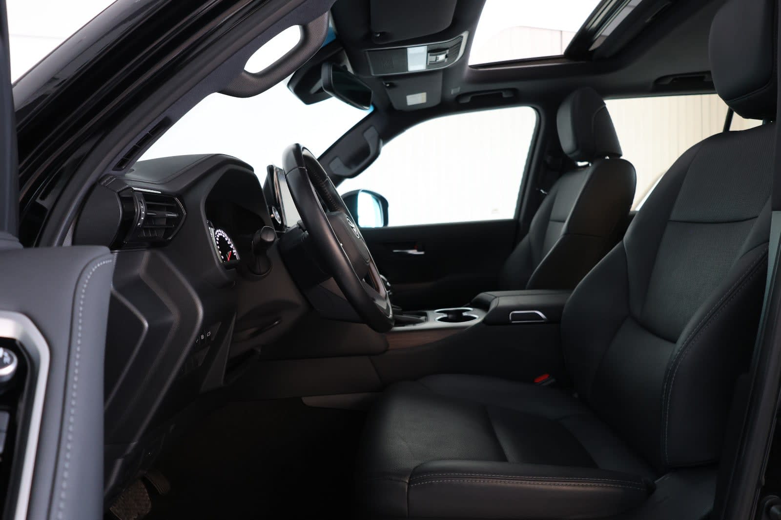 Toyota Land Cruiser 2023 GXR - GCC Specs - Low Mileage 47000km-Excellent condition - Thumbnail 8