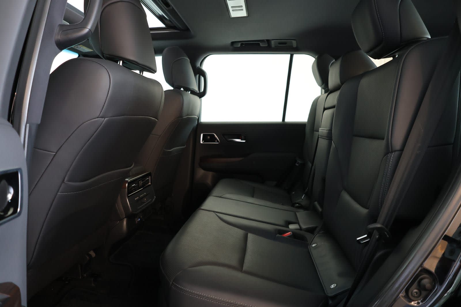 Toyota Land Cruiser 2023 GXR - GCC Specs - Low Mileage 47000km-Excellent condition - Thumbnail 16