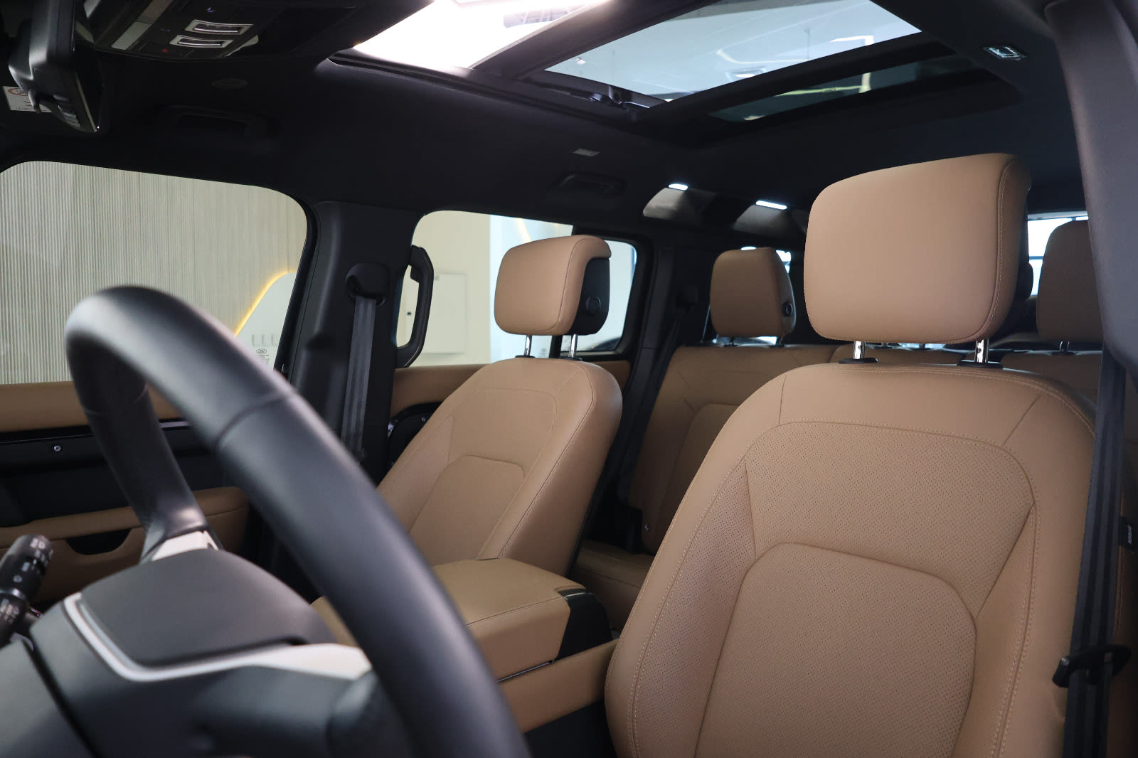 2025 Land Rover Defender 110 X-Dynamic HSE | GCC Specs | 32000KM - Thumbnail 11