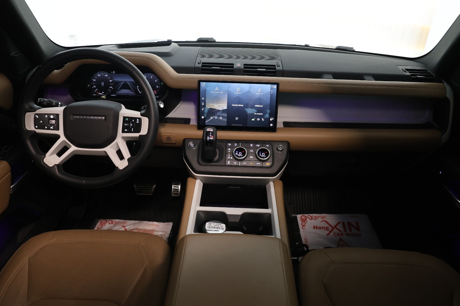 2025 Land Rover Defender 110 X-Dynamic HSE | GCC Specs | 32000KM - Thumbnail 12