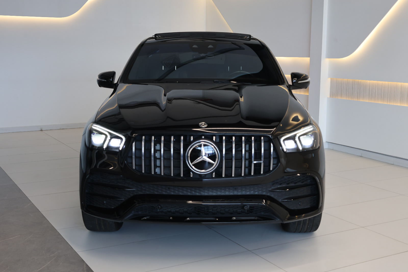 2023 Mercedes-Benz GLE 53 4MATIC+ Coupe |42000km/ GCC Specs | Pristine Condition - Image 1