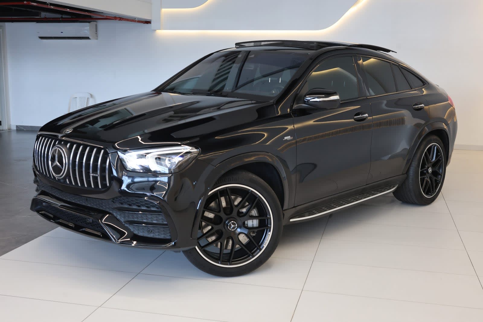 2023 Mercedes-Benz GLE 53 4MATIC+ Coupe |42000km/ GCC Specs | Pristine Condition - Thumbnail 2