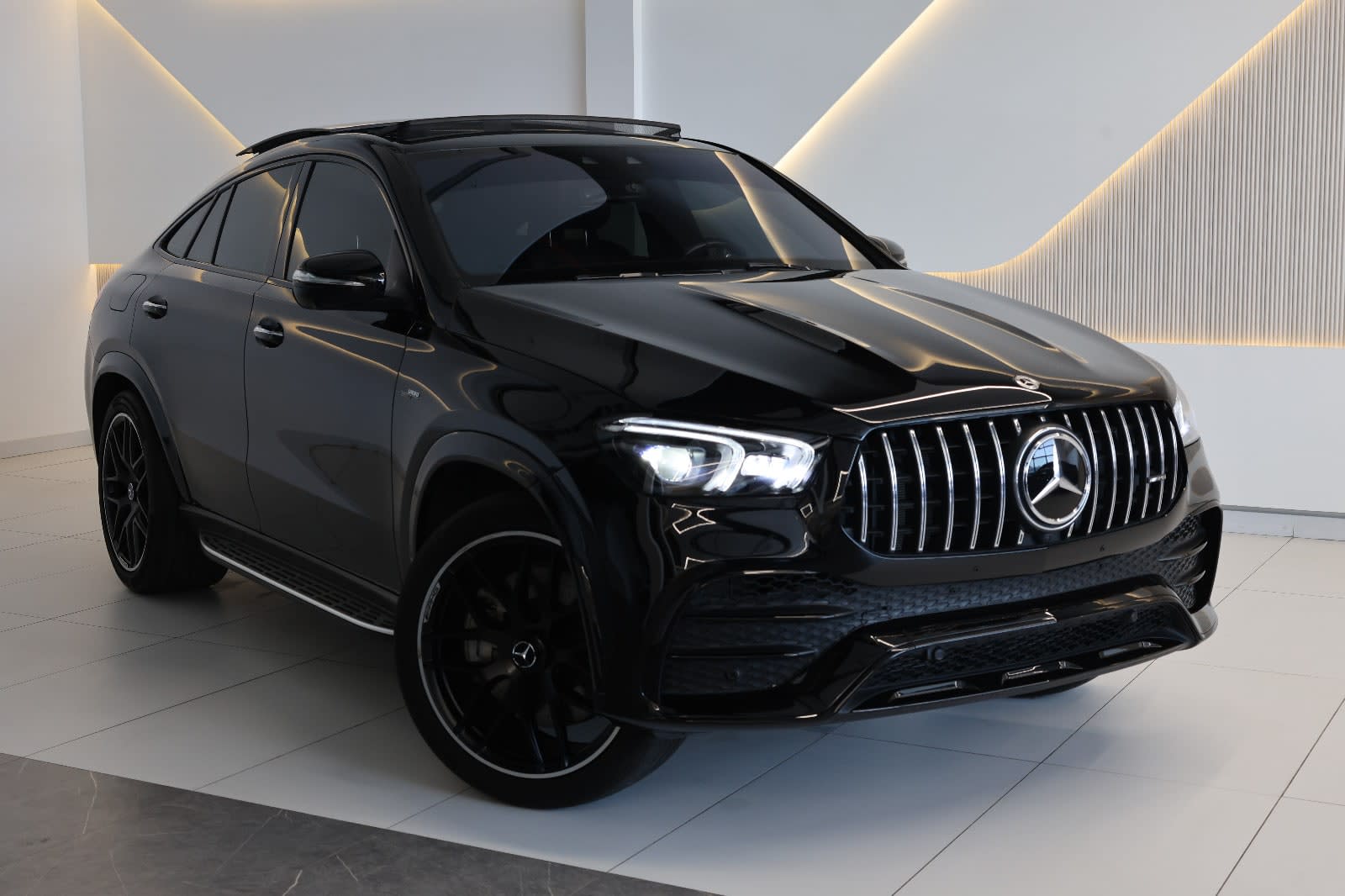 2023 Mercedes-Benz GLE 53 4MATIC+ Coupe |42000km/ GCC Specs | Pristine Condition - Thumbnail 3