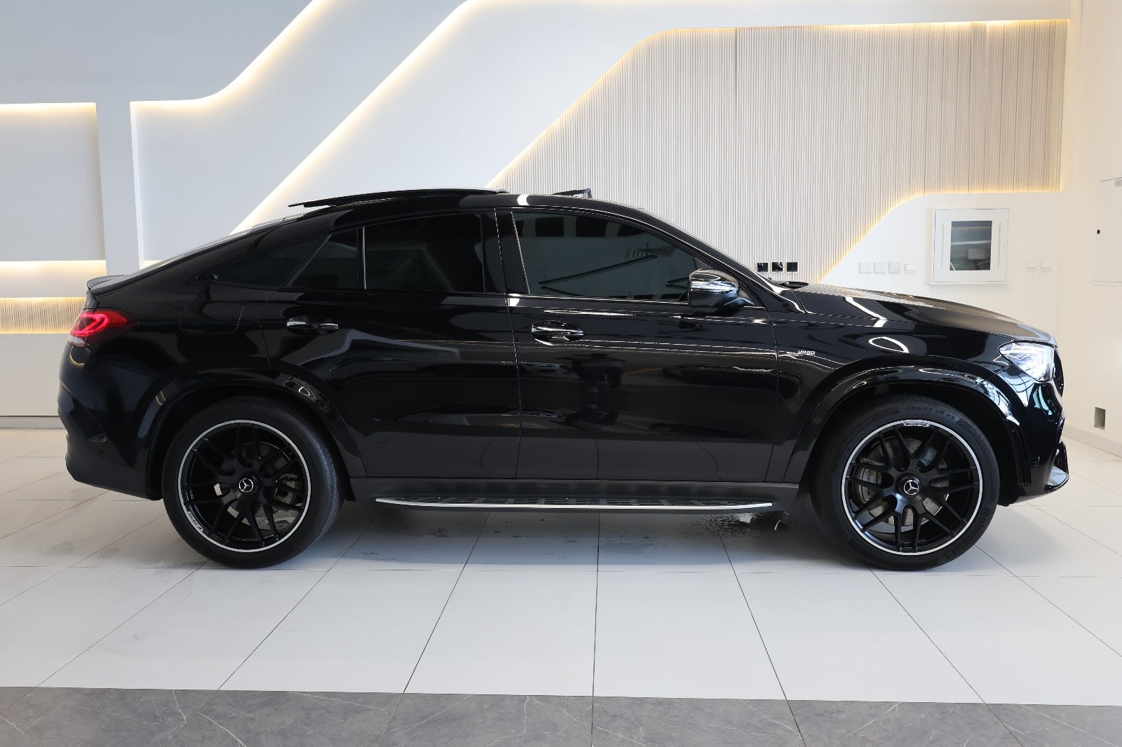 2023 Mercedes-Benz GLE 53 4MATIC+ Coupe |42000km/ GCC Specs | Pristine Condition - Thumbnail 5