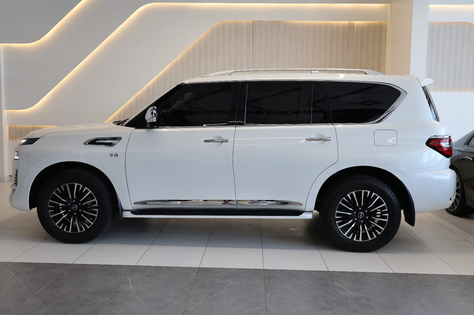 Nissan Patrol LE Platinum City 2024 GCC Specs-44000km-Under warranty & service-Pristine condition - Thumbnail 6