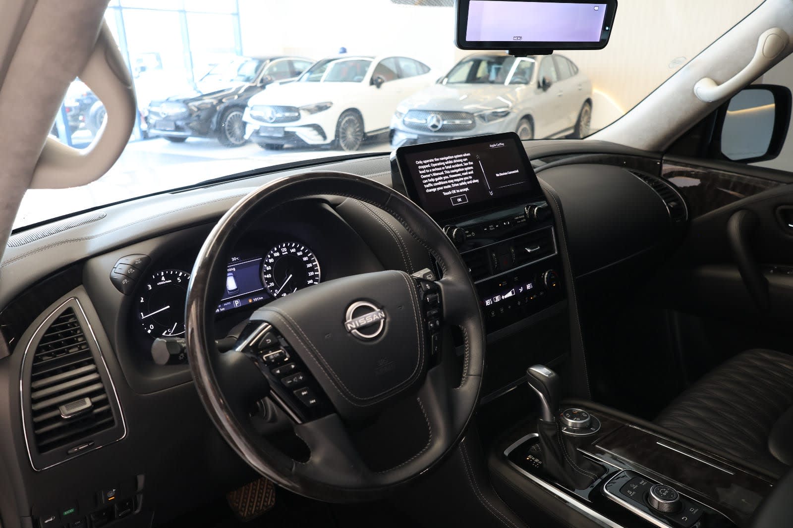 Nissan Patrol LE Platinum City 2024 GCC Specs-44000km-Under warranty & service-Pristine condition - Thumbnail 11